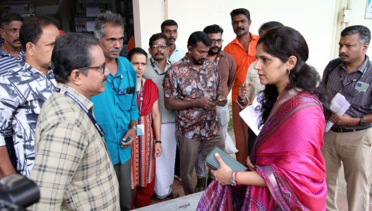 തദ്ദേശ തിരഞ്ഞെടുപ്പ്: വോട്ടിങ് മെഷീനുകൾ വിതരണ കേന്ദ്രങ്ങളിലേക്ക്