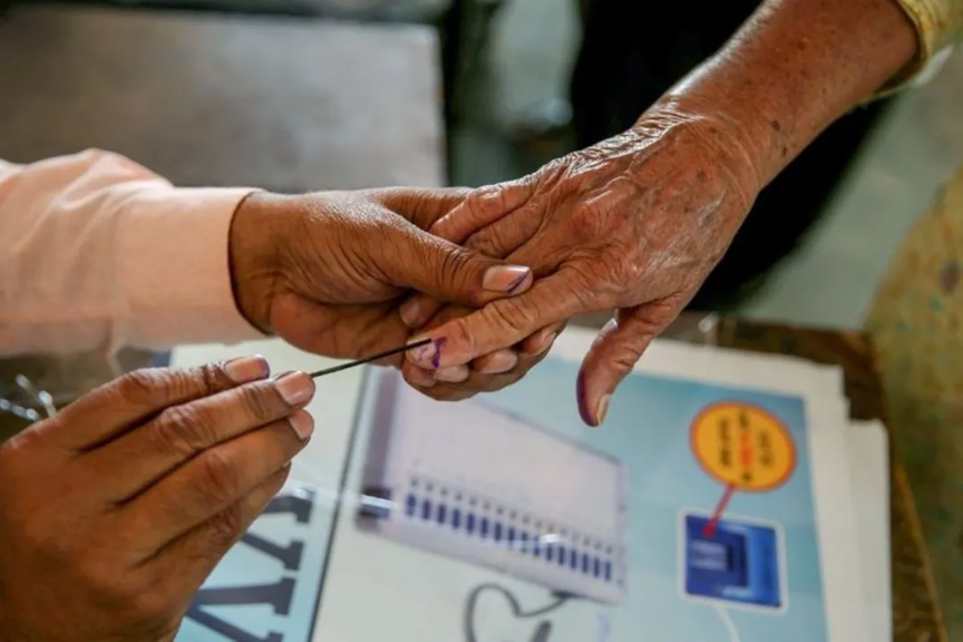 തദ്ദേശസ്വയംഭരണ തിരഞ്ഞെടുപ്പ്: ആര്‍ക്കൊക്കെ മത്സരിക്കാം, ആര്‍ക്കൊക്കെ വിലക്ക്‌,