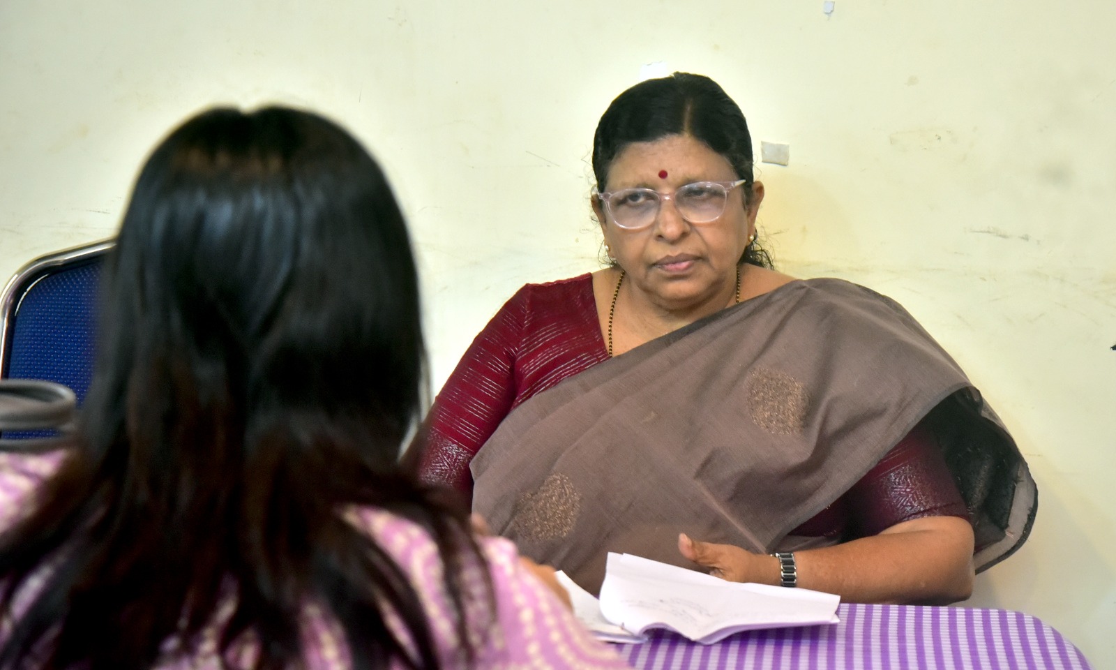 വനിതാകമീഷൻ സംഘടിപ്പിച്ച തിരുവനന്തപുരം ജില്ലാതല സിറ്റിങ്ങിൽ അധ്യക്ഷ പി സതീദേവി പരാതി കേൾക്കുന്നു., Kerala Women's Commission, Kerala Vanitha Commission, Kerala State Women's Commission, Kerala Women's Commission complaints, Kerala Women's Commission chairperson, How to contact Kerala Women's Commission, Kerala Women's Commission Act 1990, Kerala Women's Commission Thiruvananthapuram, Women's rights in Kerala Commission, Kerala Women's Commission hearings, File complaint Kerala Women's Commission,