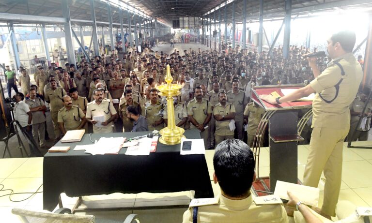 മകരവിളക്ക് മഹോത്സവം: പോലീസിന്റെ പുതിയ ബാച്ച് ചുമതലയേറ്റെടുത്തു, Thiruvananthapuram News Trivandrum News Thiruvananthapuram Latest News Trivandrum Latest News Thiruvananthapuram Breaking News Thiruvananthapuram News Today, Thiruvananthapuram News Today Latest Latest News in Thiruvananthapuram Thiruvananthapuram District News Trivandrum News Today Thiruvananthapuram Local News Thiruvananthapuram Crime News Thiruvananthapuram Politics News Thiruvananthapuram Weather News, Trivandrum City News Thiruvananthapuram Kerala News Latest Updates Thiruvananthapuram Thiruvananthapuram Headlines Trivandrum Breaking News, തിരുവനന്തപുരം വാർത്തകൾ തിരുവനന്തപുരം ഏറ്റവും പുതിയ വാർത്തകൾ തിരുവനന്തപുരം ജില്ലാ വാർത്തകൾ തിരുവനന്തപുരം ന്യൂസ് തിരുവനന്തപുരം ബ്രേക്കിംഗ് ന്യൂസ് തിരുവനന്തപുരം ലോക്കൽ ന്യൂസ്,