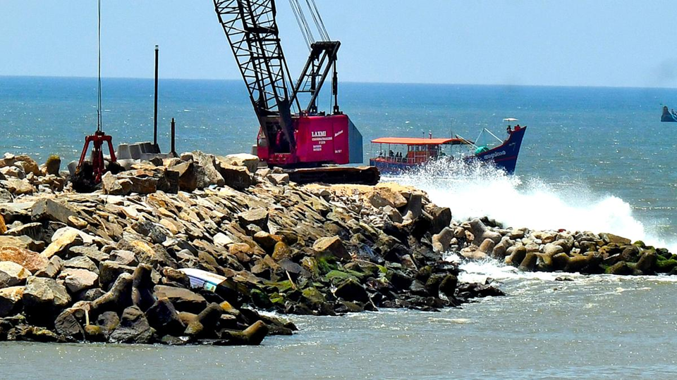 മുതലപ്പൊഴി: രണ്ടാഴ്ച്ചയ്ക്കുള്ളില്‍ പ്രവൃത്തികള്‍ പൂര്‍ത്തീകരിക്കുമെന്ന് കളക്ടര്‍