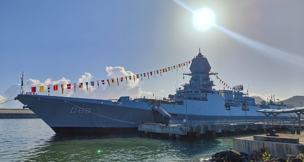 നേവൽഡേ ഓപ്പറേഷൻ ഡെമോ: നഗരത്തിൽ ഡിസംബര്‍ 3-ന്‌ ഗതാഗത ക്രമീകരണം, - Navy Day 2025 Thiruvananthapuram - Naval Day operational demonstration 2025 - Shanghumukham Navy Day 2025 - Indian Navy Day Trivandrum, Navy Day 2025 operational demo Shanghumukham beach December 3 - President Murmu chief guest Navy Day Thiruvananthapuram - INS Vikrant display Navy Day 2025 Trivandrum - Navy Day 2025 traffic restrictions Thiruvananthapuram - Navy Day rehearsals Shanghumukham November 29 December 1 - Operation Trident commemoration Navy Day 2025 Kerala, Indian Navy Aatmanirbhar Bharat indigenous platforms 2025 - Navy Day 2025 Operation Sindoor reference - Shanghumukham beach events December 2025 - Southern Naval Command band concert Nishagandhi - Trivandrum airport flight suspension Navy Day 2025 traffic regulations