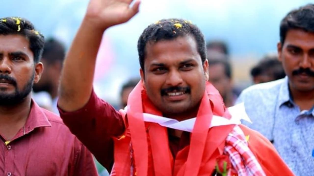 കെട്ടിടം ഒഴിയാൻ നോട്ടീസ് നൽകേണ്ടത് സെക്രട്ടറി: വി കെ പ്രശാന്ത്, VK Prasanth V K Prasanth VK Prasanth MLA V K Prasanth mayor Mayor Bro VK Prasanth Vattiyoorkavu MLA, VK Prasanth Thiruvananthapuram mayor VK Prasanth Vattiyoorkavu Youngest mayor Thiruvananthapuram VK Prasanth CPI(M) VK Prasanth office controversy (or "VK Prasanth Sreelekha") VK Prasanth MLA office eviction Former mayor Thiruvananthapuram VK Prasanth VK Prasanth biography Adv VK Prasanth, വി കെ പ്രശാന്ത് (V K Prasanth) വികെ പ്രശാന്ത് എംഎൽഎ മേയർ ബ്രോ വികെ പ്രശാന്ത് വട്ടിയൂർക്കാവ് എംഎൽഎ തിരുവനന്തപുരം മേയർ വി കെ പ്രശാന്ത് വി കെ പ്രശാന്ത് ഓഫീസ് വിവാദം, VK Prasanth Facebook, VK Prasanth Kazhakoottam VK Prasanth DYFI Thiruvananthapuram corporation former mayor,