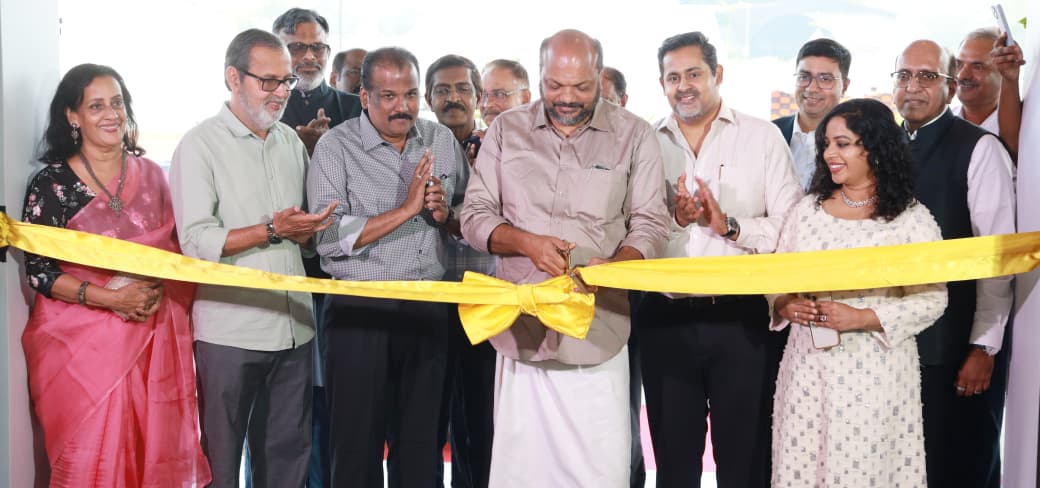 കാക്കനാട് കിൻഫ്ര-ഇഎംസി പാർക്കിൽ വി-ഗാർഡ് ഇൻഡസ്ട്രീസ് ലിമിറ്റഡിന്റെ ഇന്നൊവേഷൻ കാമ്പസ് സംസ്ഥാന വ്യവസായ, നിയമ, കയര്‍ വകുപ്പ് മന്ത്രി പി. രാജീവ് ഉദ്ഘാടനം ചെയ്യുന്നു. ഷീല കൊച്ചൗസേപ്പ്, വി-ഗാർഡ് സ്ഥാപകൻ കൊച്ചൗസേപ്പ് ചിറ്റിലപ്പിള്ളി, കിൻഫ്ര മാനേജിംഗ് ഡയറക്ടർ സന്തോഷ് കോശി തോമസ്, വി-ഗാർഡ് മാനേജിംഗ് ഡയറക്ടർ മിഥുൻ കെ. ചിറ്റിലപ്പിള്ളി, വി-ഗാർഡ് ഫൗണ്ടേഷൻ ഡയറക്ടര്‍ ഡോ.റീനാ മിഥുൻ ചിറ്റിലപ്പിള്ളി, വി-ഗാർഡ് ഡയറക്ടറും സിഒഒയുമായ രാമചന്ദ്രൻ .വി എന്നിവർ സമീപം.